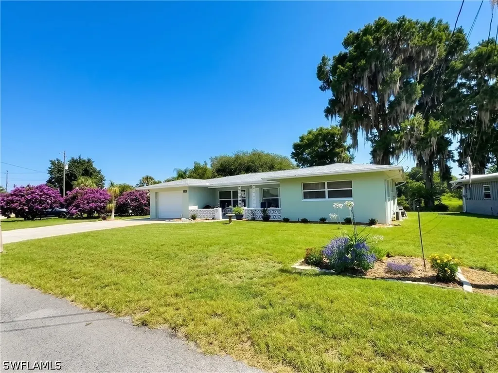 1745 S Paradise Point Inverness FL 34450