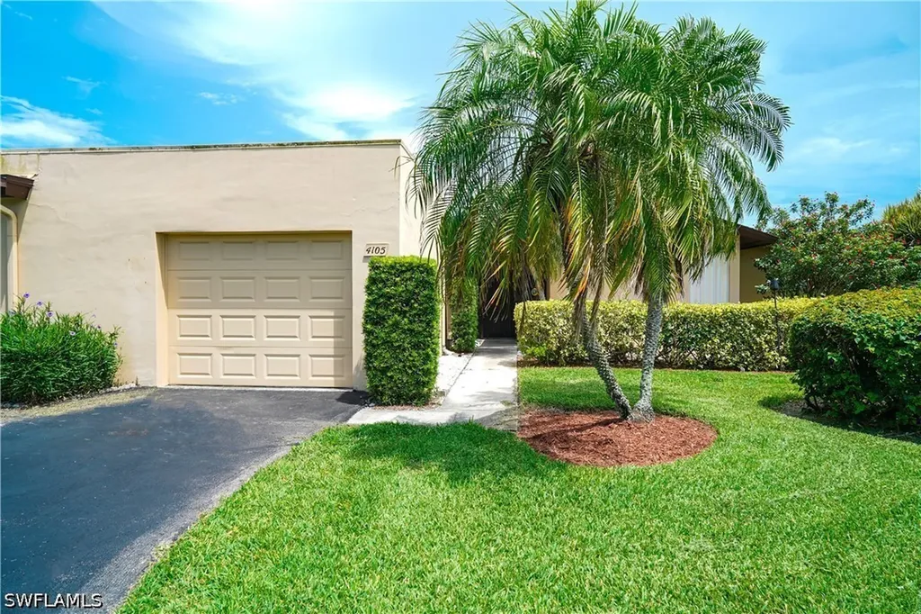 Naples FL, 4105 Lakewood Boulevard, Unit E18