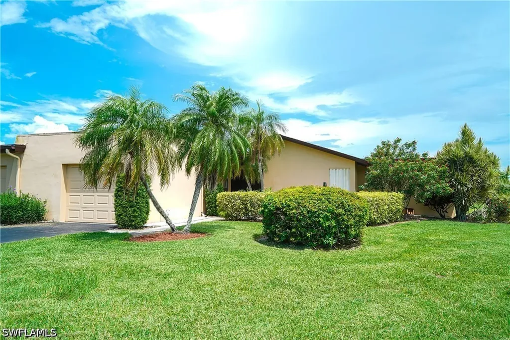 4105 Lakewood Boulevard Naples FL 34112