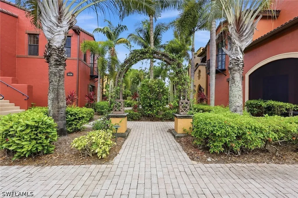 9126 Chula Vista Street Naples FL 34113