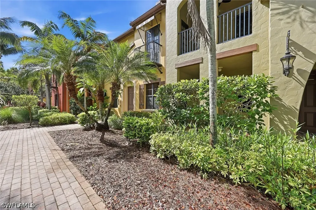 9126 Chula Vista Street Naples FL 34113