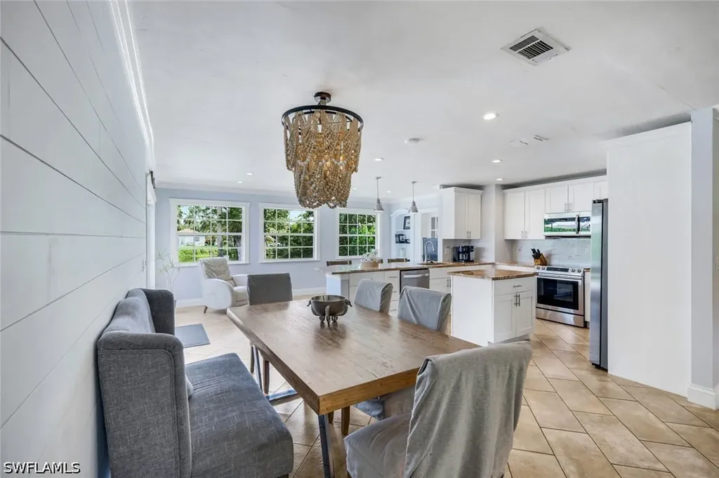 841 107th Avenue N Naples FL 34108