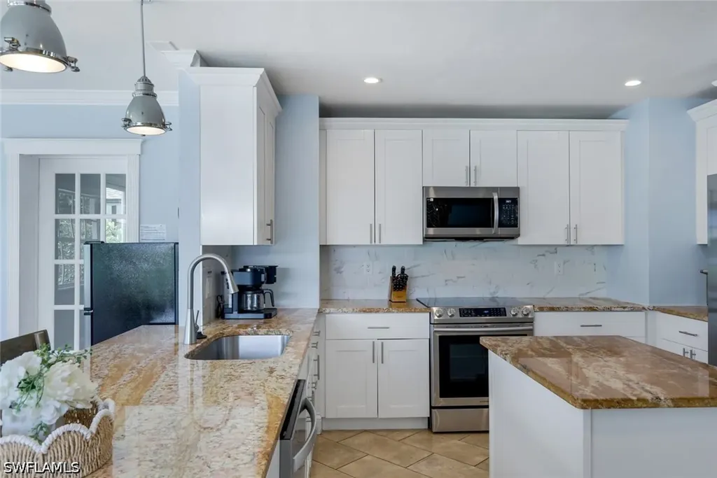 841 107th Avenue N Naples FL 34108