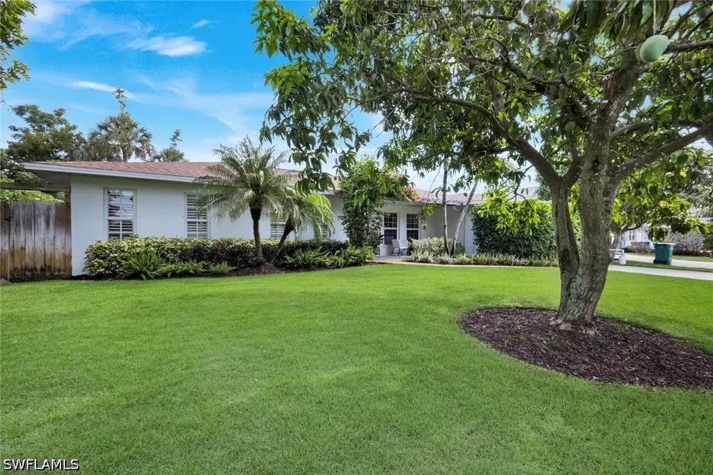841 107th Avenue N Naples FL 34108
