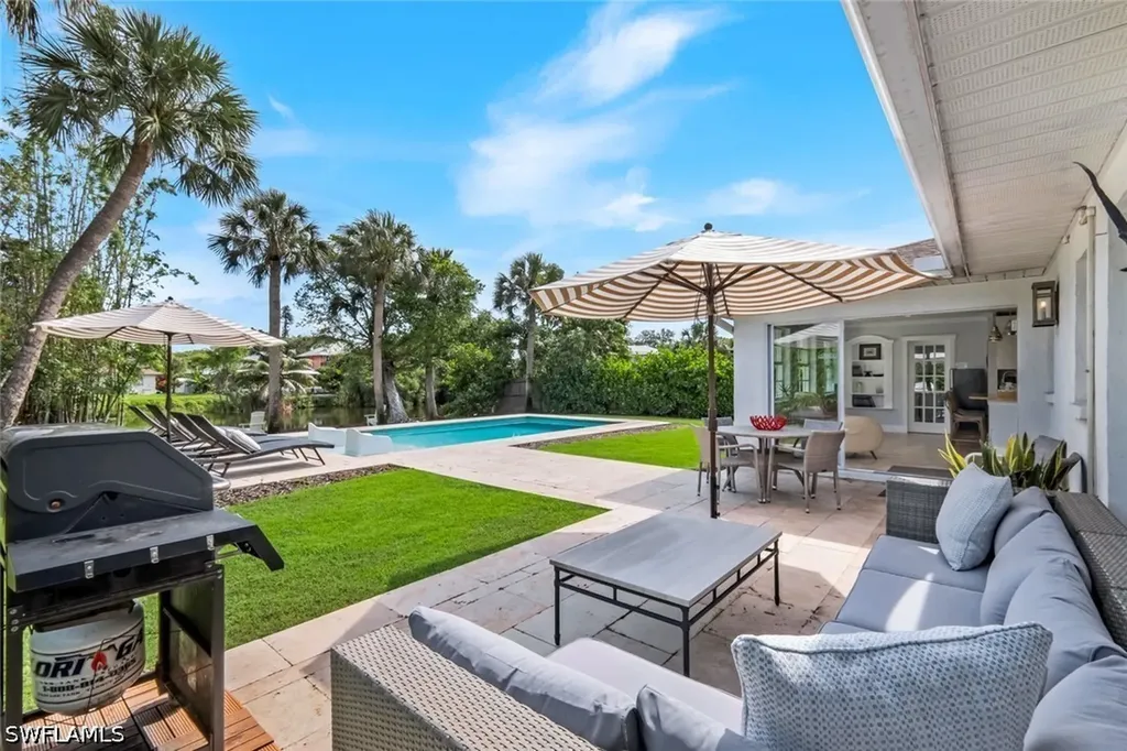 841 107th Avenue N Naples FL 34108