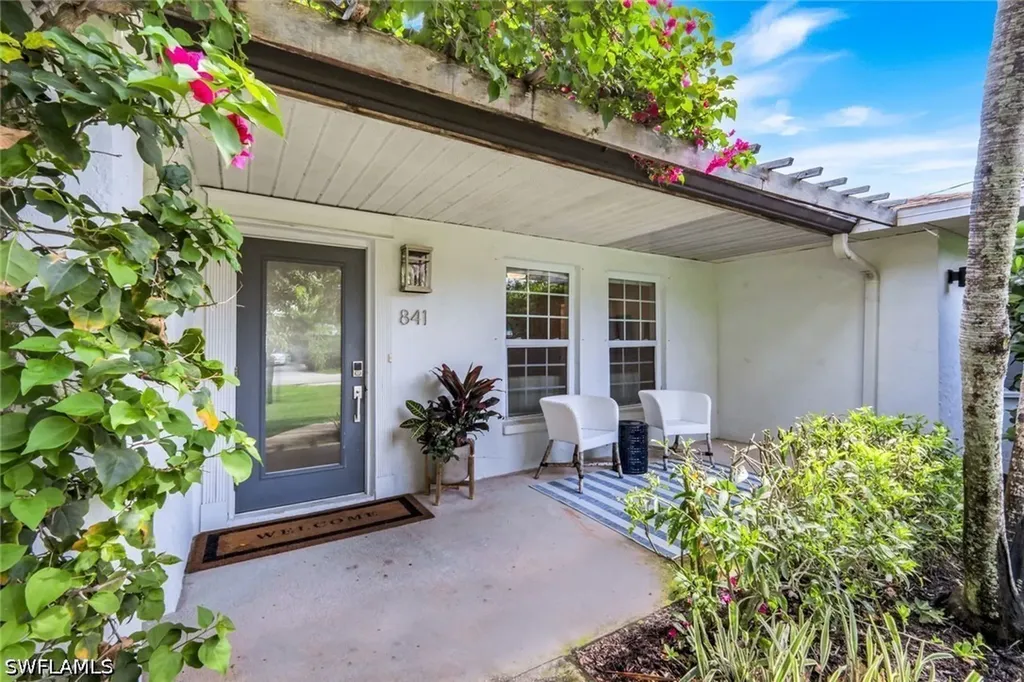 841 107th Avenue N Naples FL 34108