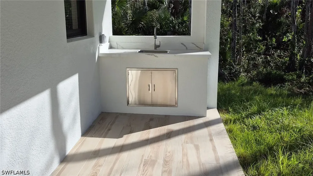 532 41st Avenue NE Naples FL 34120