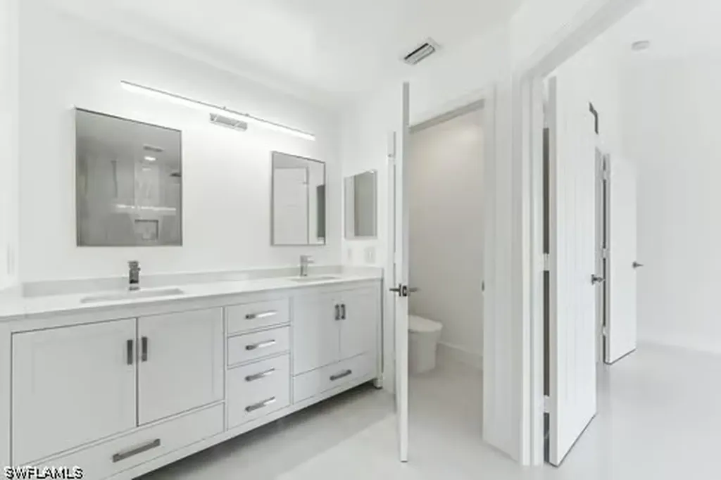 827 Hampton Circle Naples FL 34105