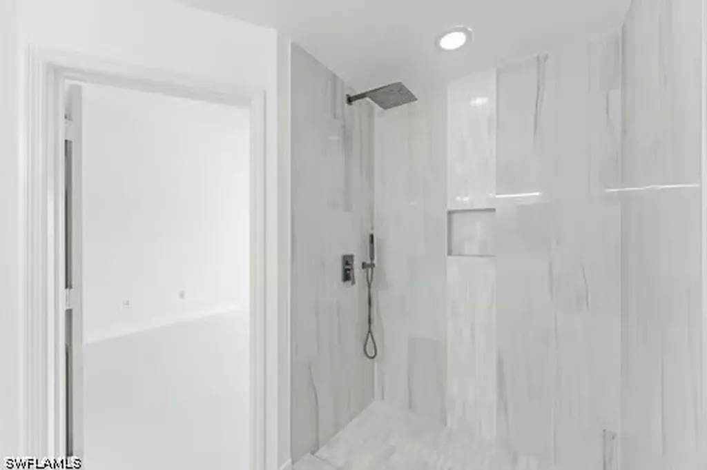 827 Hampton Circle Naples FL 34105