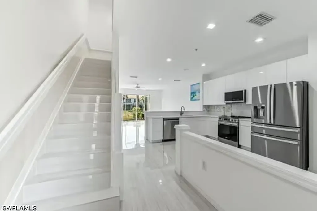 827 Hampton Circle Naples FL 34105