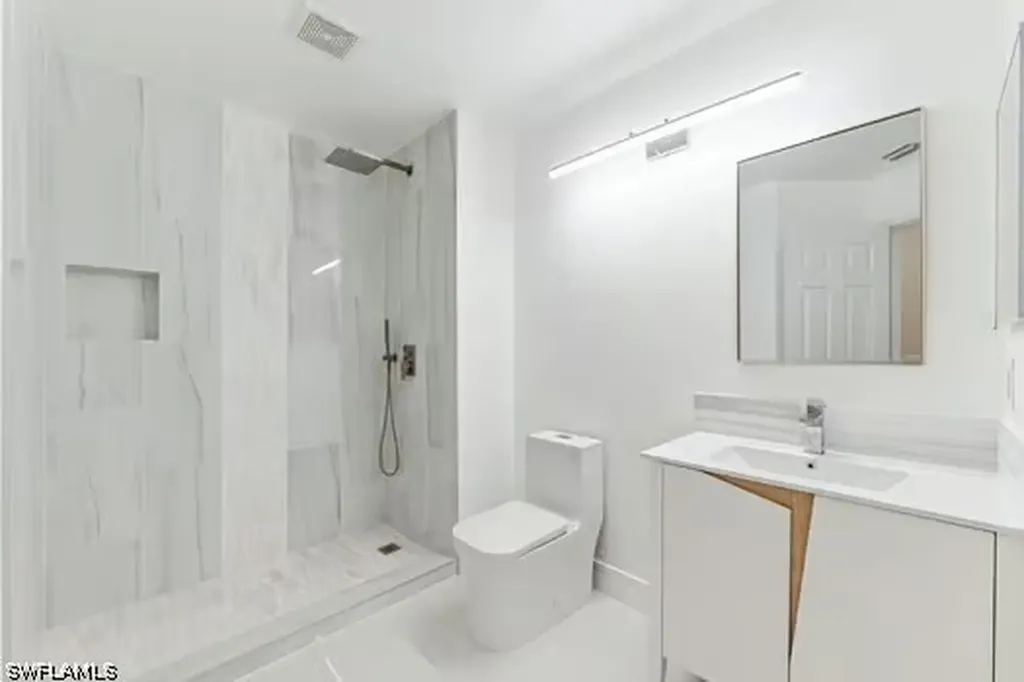 827 Hampton Circle Naples FL 34105