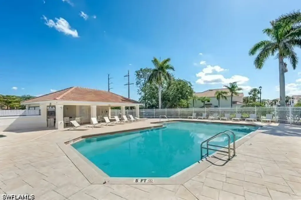 827 Hampton Circle Naples FL 34105