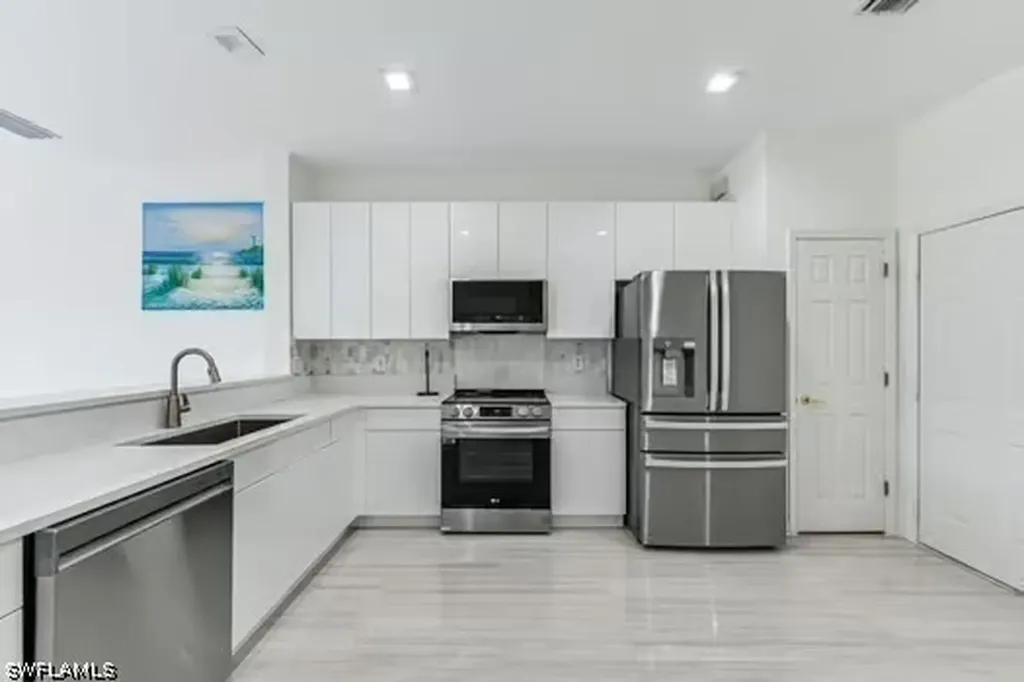 827 Hampton Circle Naples FL 34105