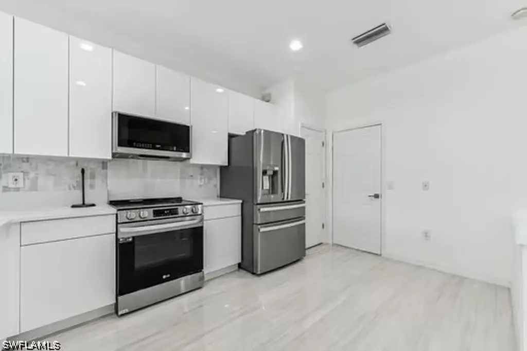827 Hampton Circle Naples FL 34105