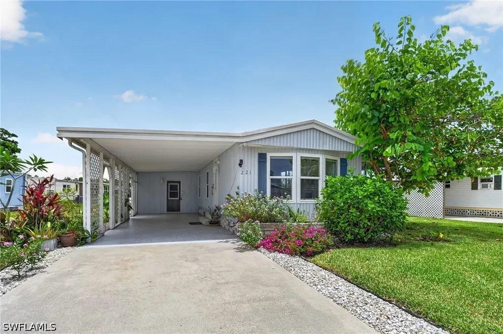 221 Grassy Key Lane Naples FL 34114