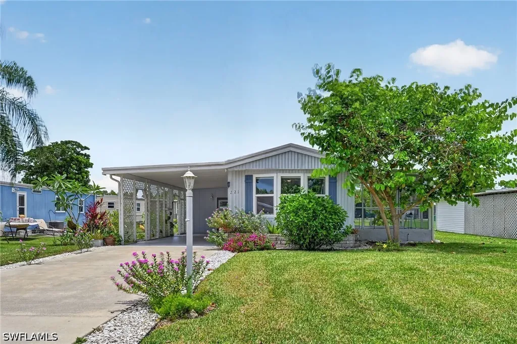 221 Grassy Key Lane Naples FL 34114
