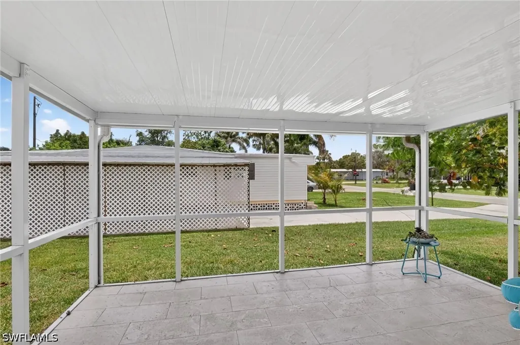 221 Grassy Key Lane Naples FL 34114