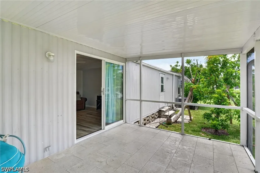 221 Grassy Key Lane Naples FL 34114