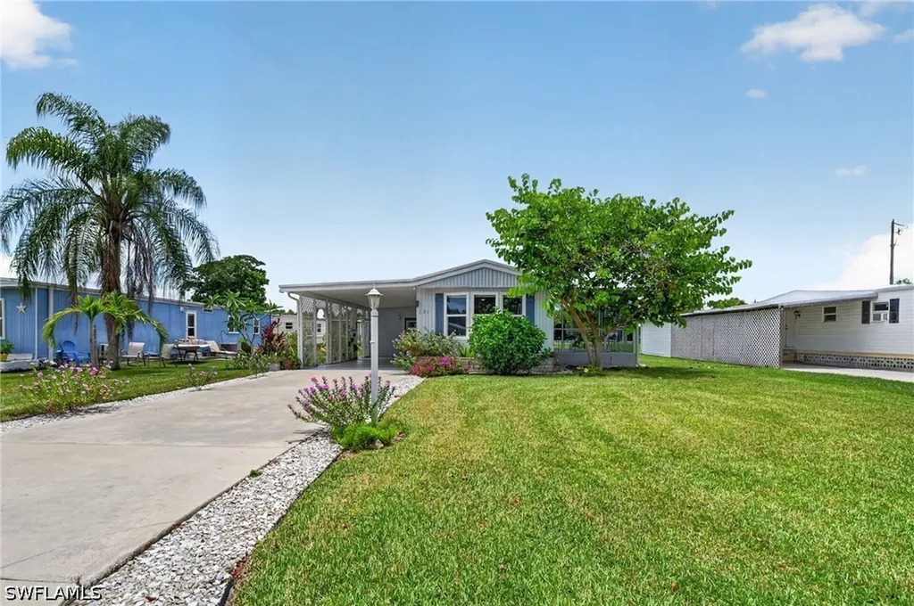 221 Grassy Key Lane Naples FL 34114