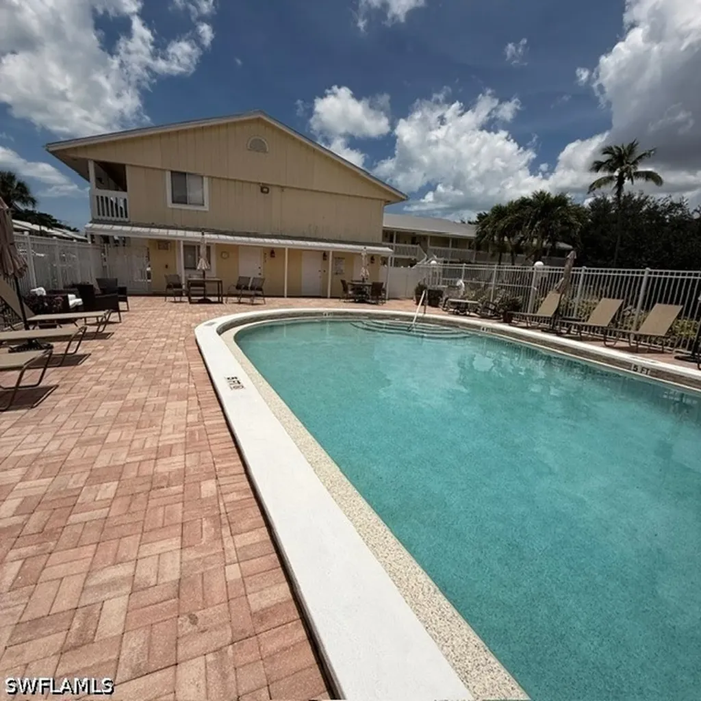 4617 Bayshore Drive Naples FL 34112