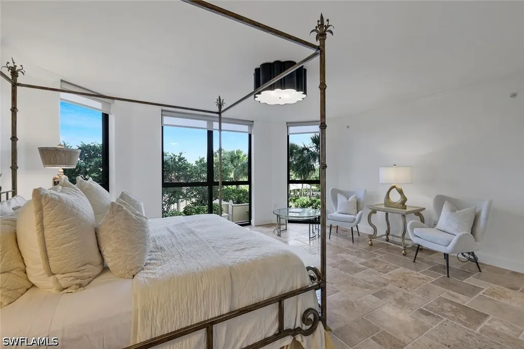 6597 Nicholas Boulevard Naples FL 34108