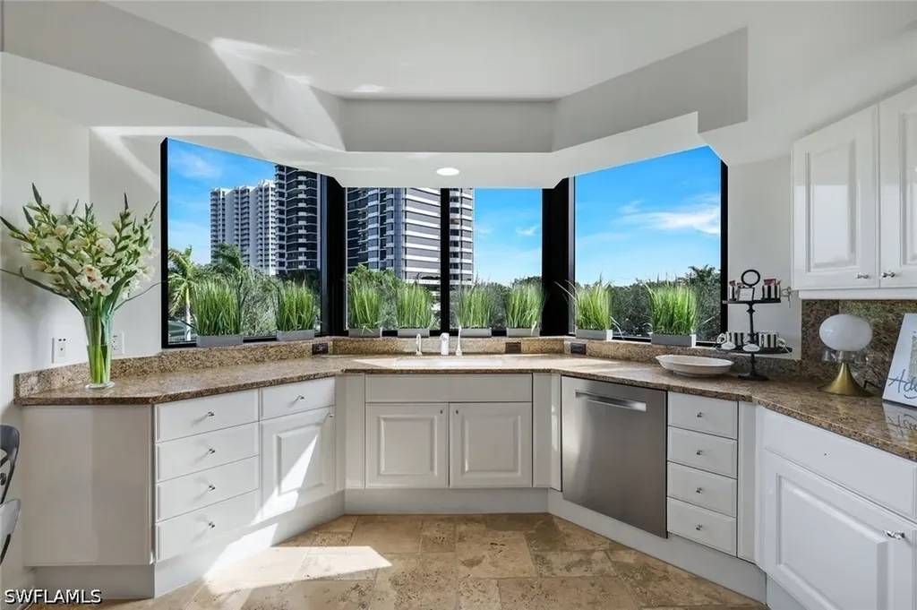 6597 Nicholas Boulevard Naples FL 34108