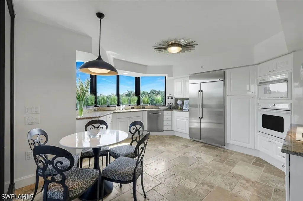 6597 Nicholas Boulevard Naples FL 34108