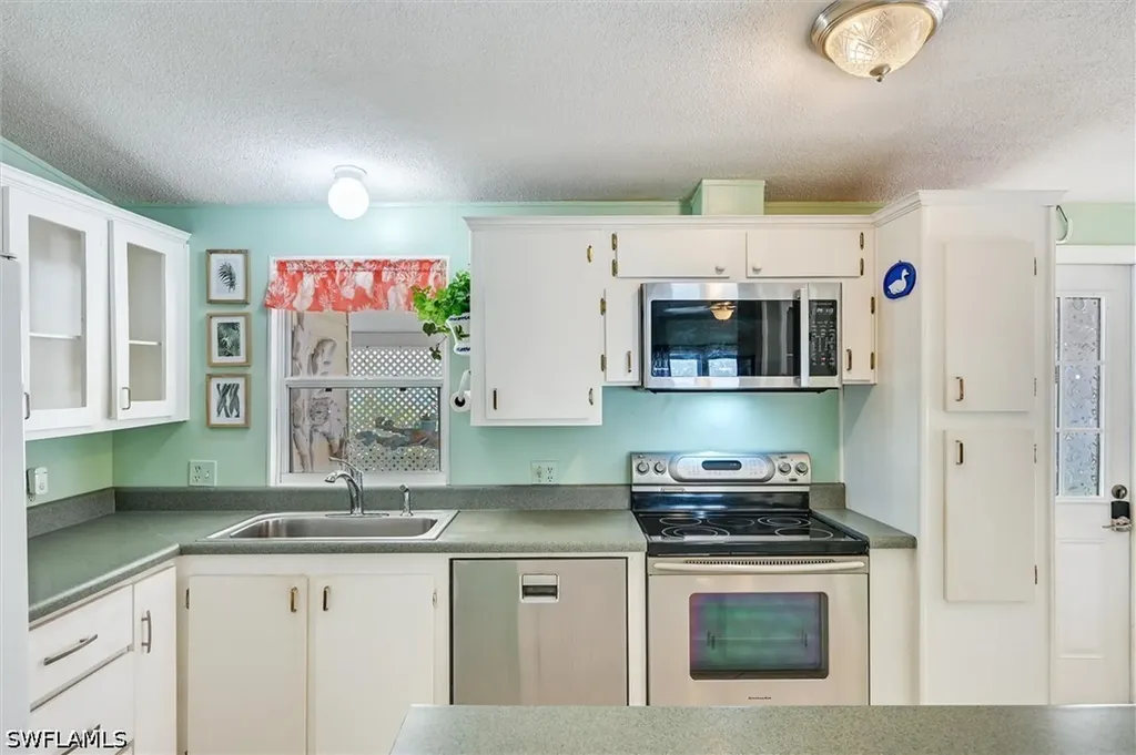 148 Seven Seas Way Naples FL 34104