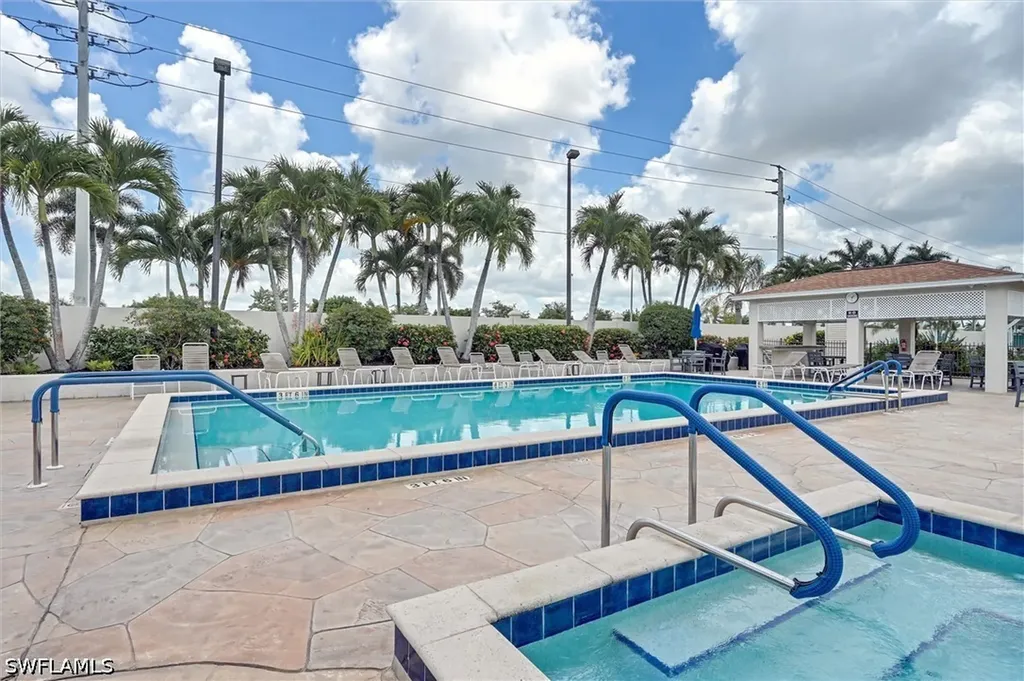 148 Seven Seas Way Naples FL 34104