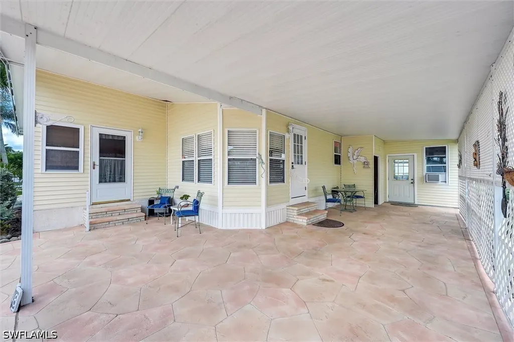 148 Seven Seas Way Naples FL 34104