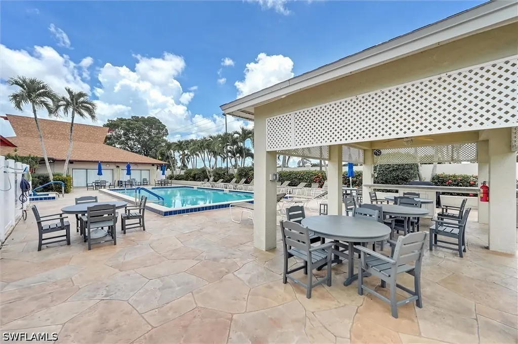 148 Seven Seas Way Naples FL 34104