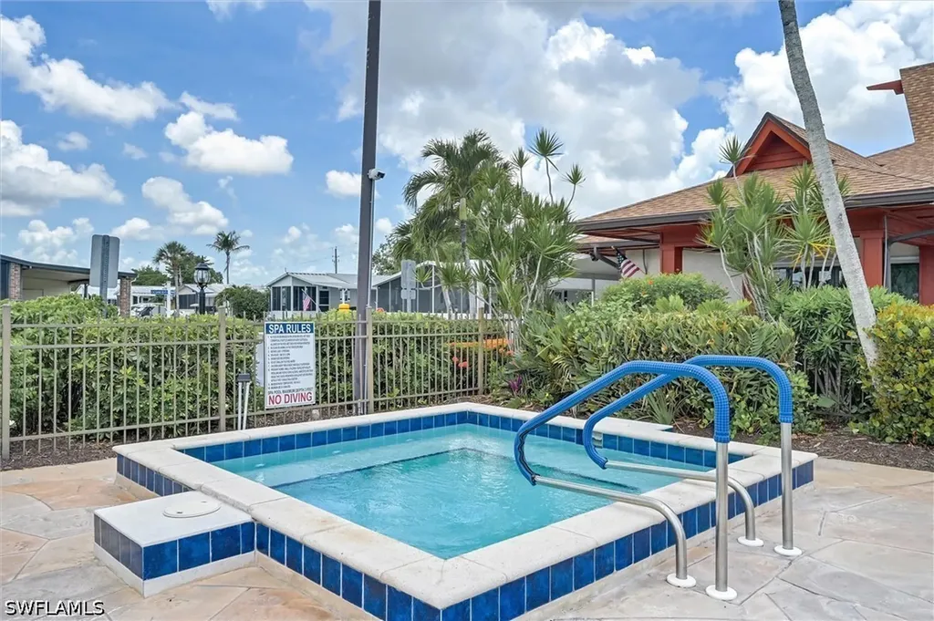 148 Seven Seas Way Naples FL 34104