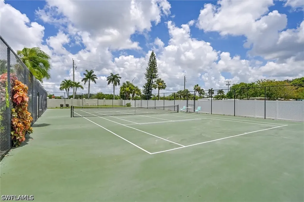 148 Seven Seas Way Naples FL 34104