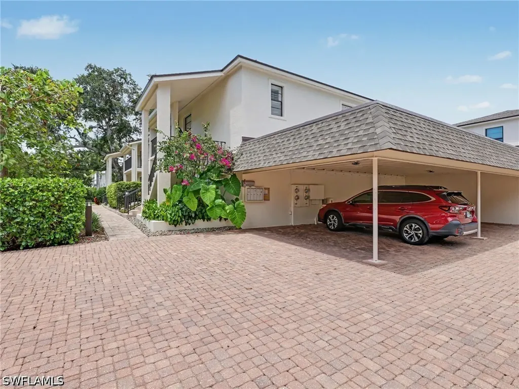 722 10th Avenue S Naples FL 34102