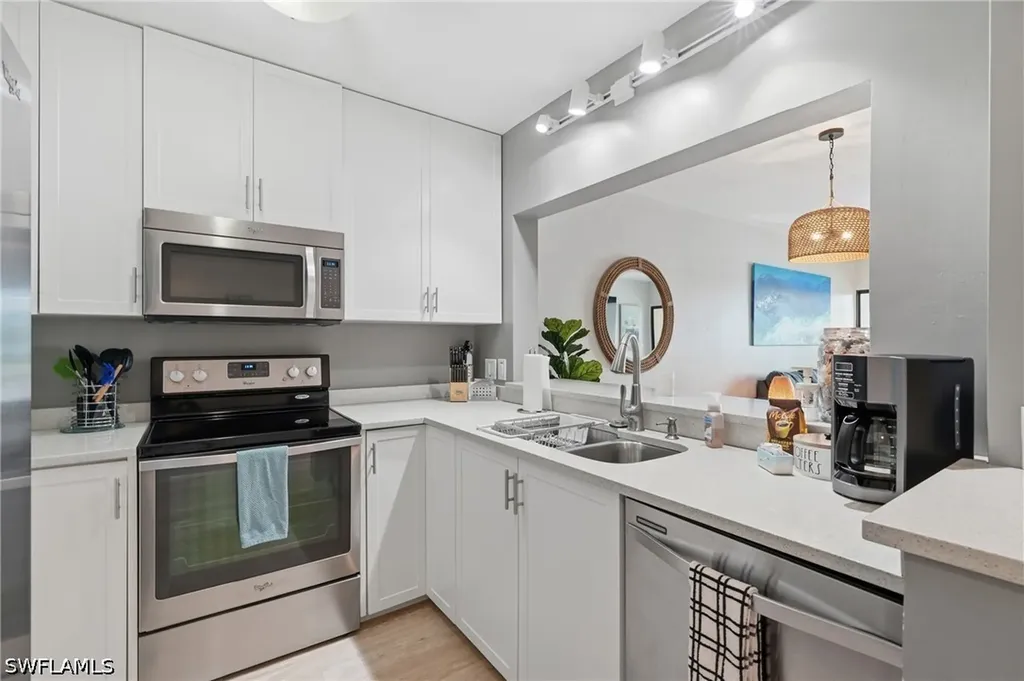 803 River Point Drive Naples FL 34102