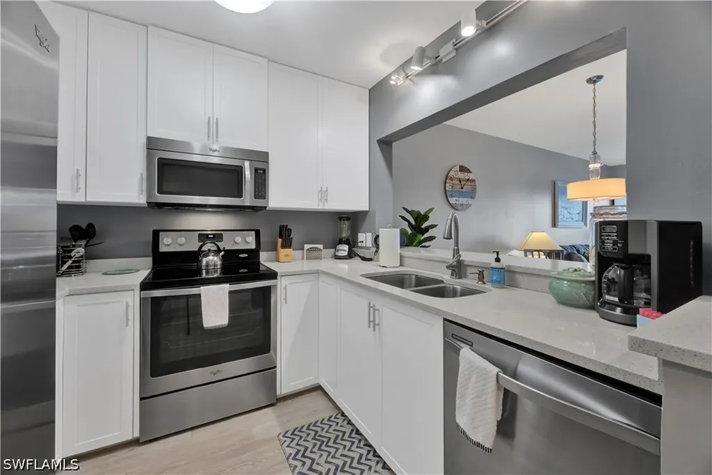 803 River Point Drive Naples FL 34102