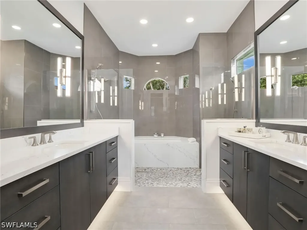 2944 Gardens Boulevard Naples FL 34105