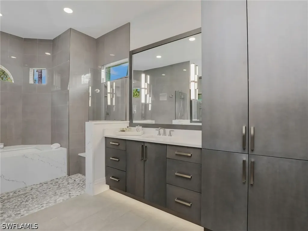 2944 Gardens Boulevard Naples FL 34105