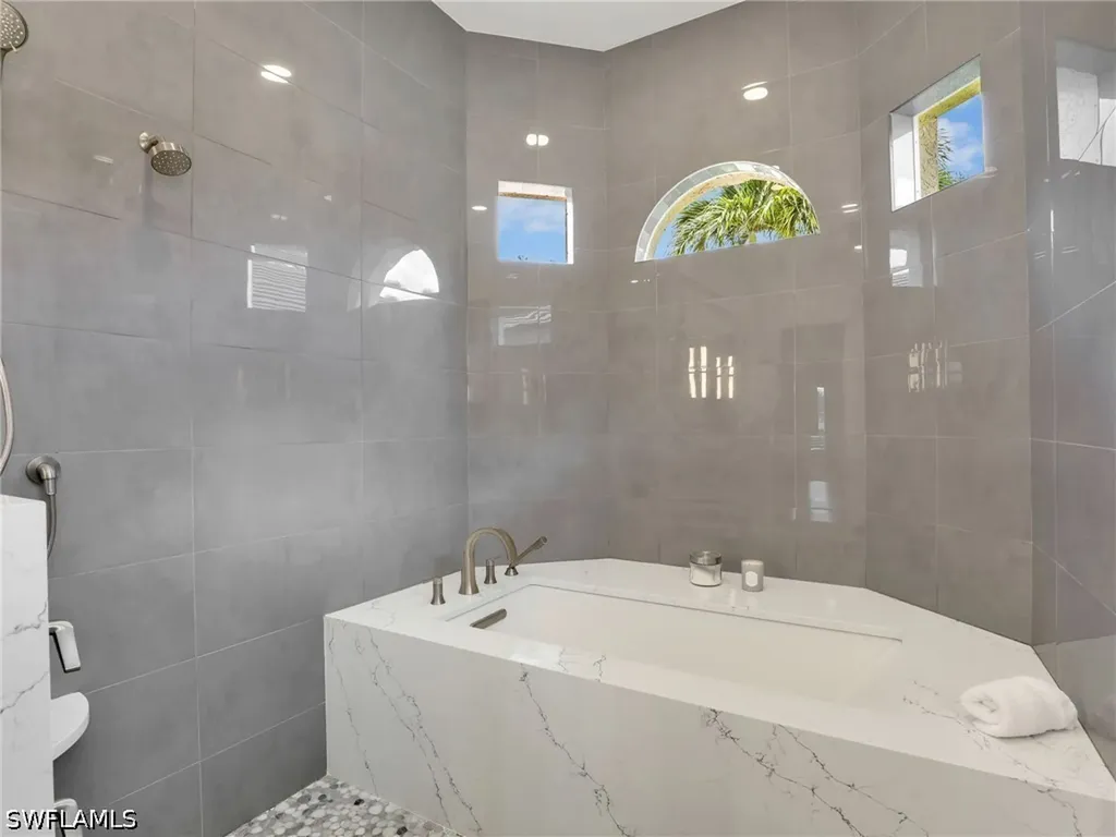 2944 Gardens Boulevard Naples FL 34105