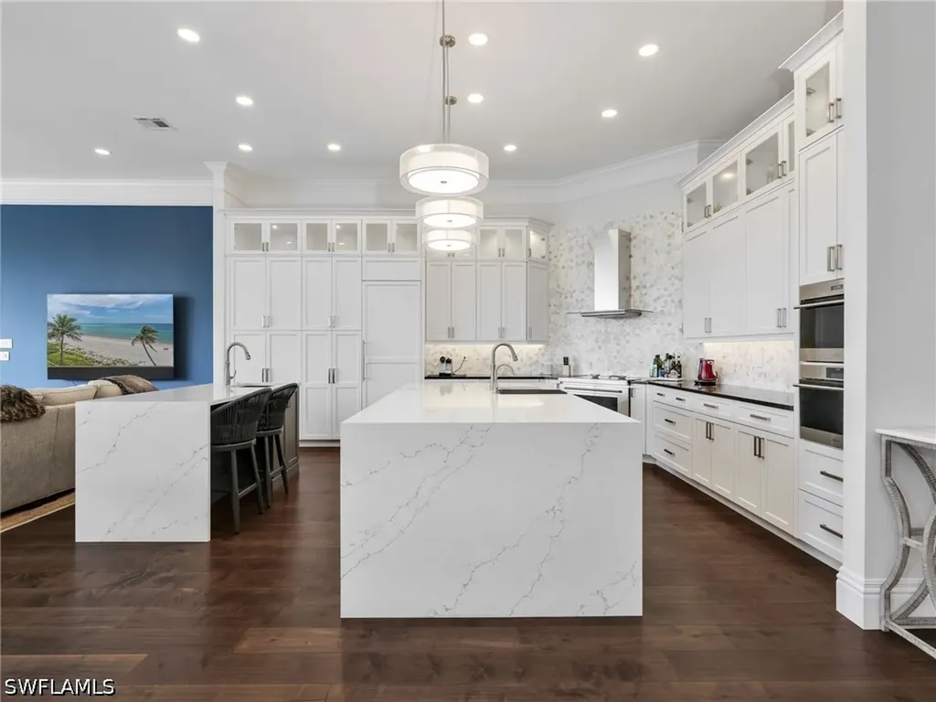 2944 Gardens Boulevard Naples FL 34105