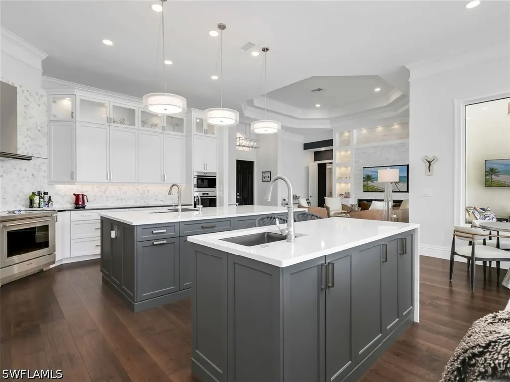 2944 Gardens Boulevard Naples FL 34105