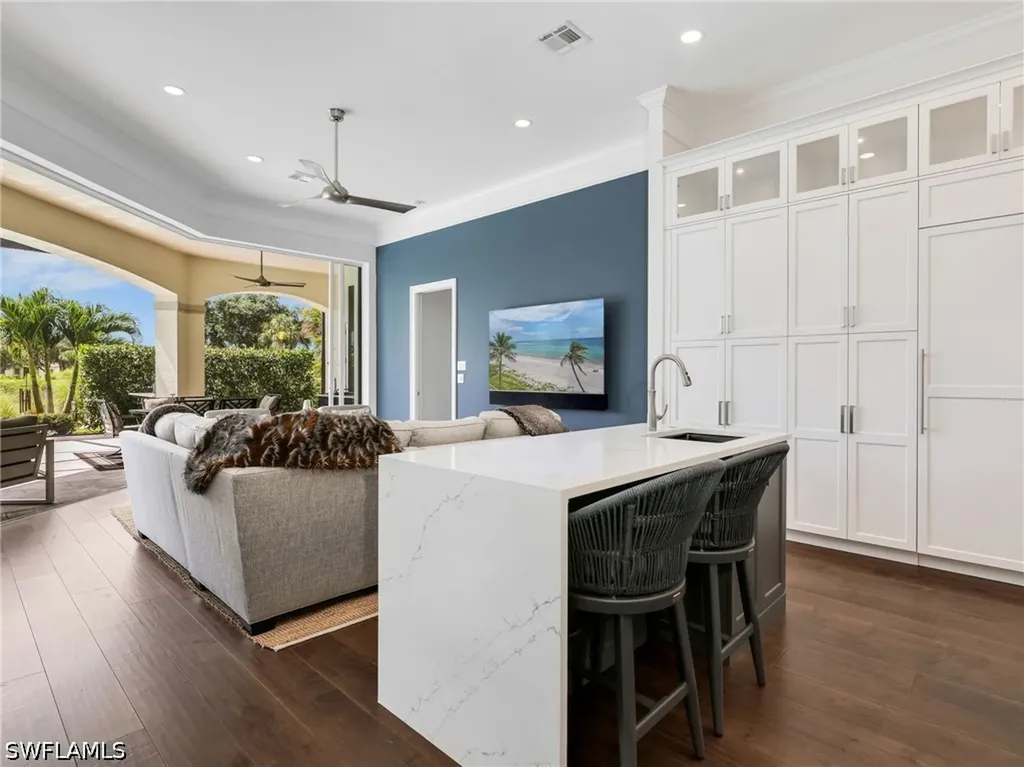 2944 Gardens Boulevard Naples FL 34105
