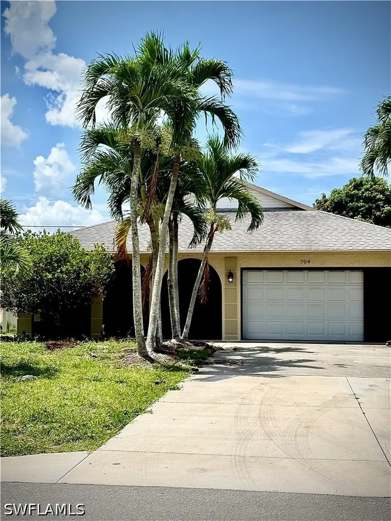 704 106th Avenue N Naples FL 34108