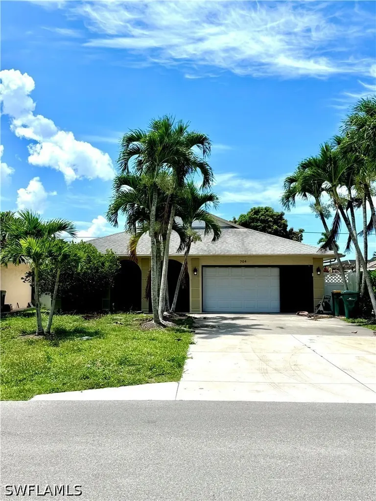 704 106th Avenue N Naples FL 34108