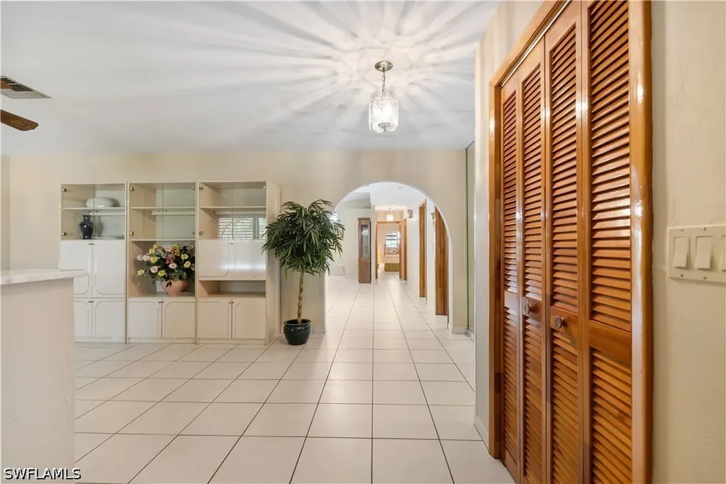 704 106th Avenue N Naples FL 34108