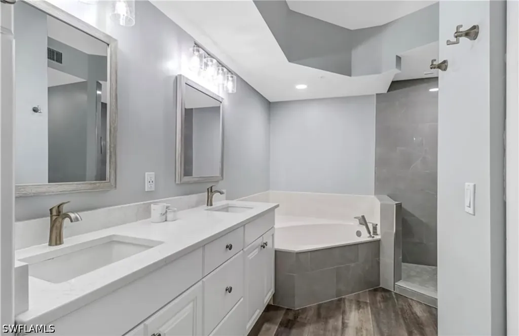 410 Bayfront Place Naples FL 34102