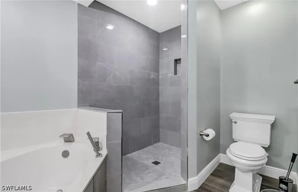 410 Bayfront Place Naples FL 34102