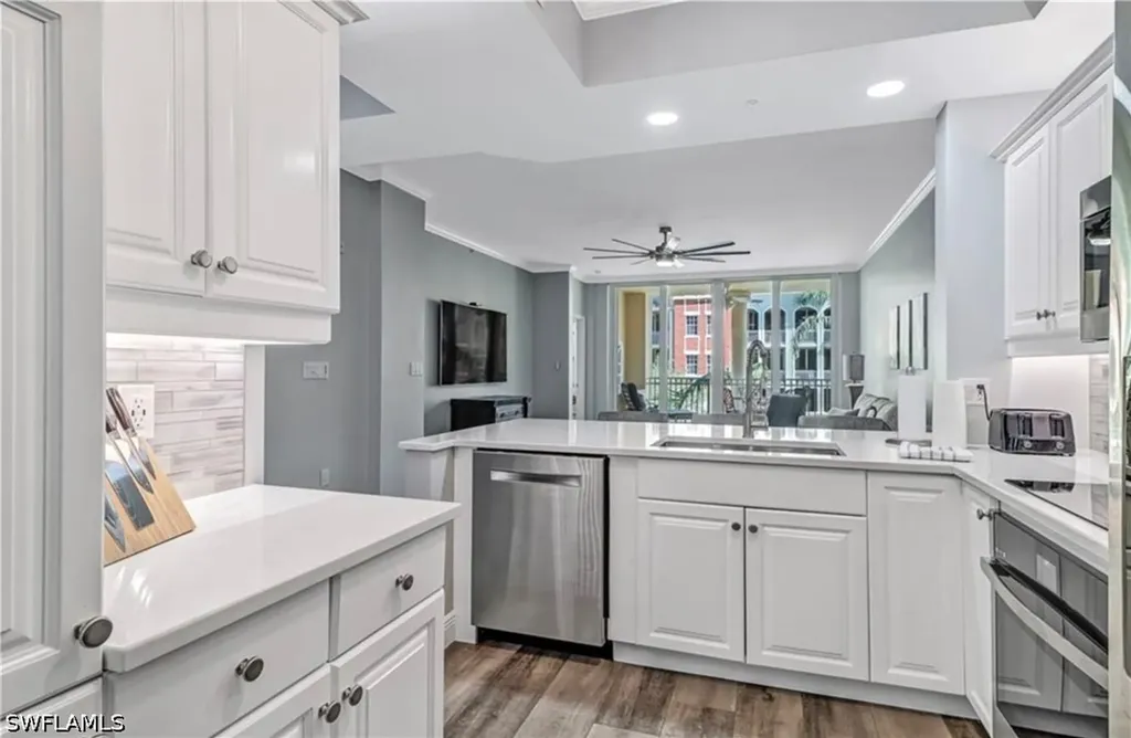 410 Bayfront Place Naples FL 34102