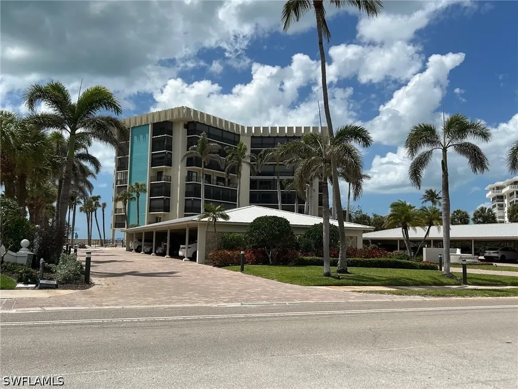 Naples FL, 3399 Gulf Shore Boulevard N, Unit 109