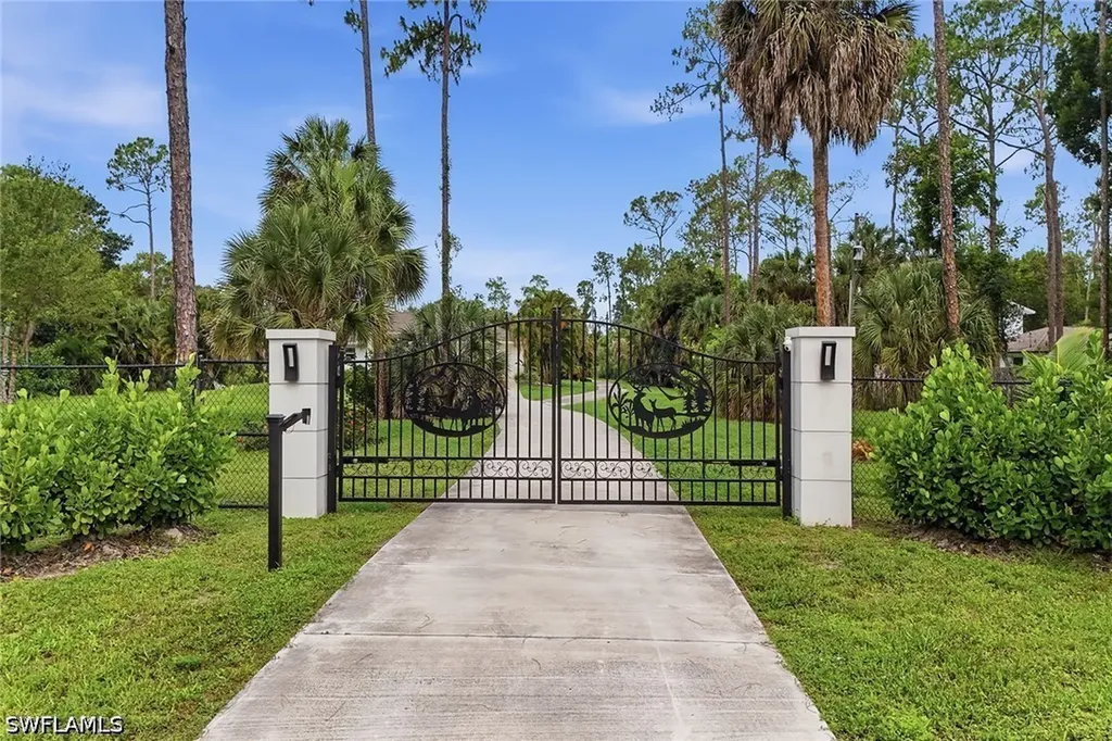 721 Logan Boulevard S Naples FL 34119